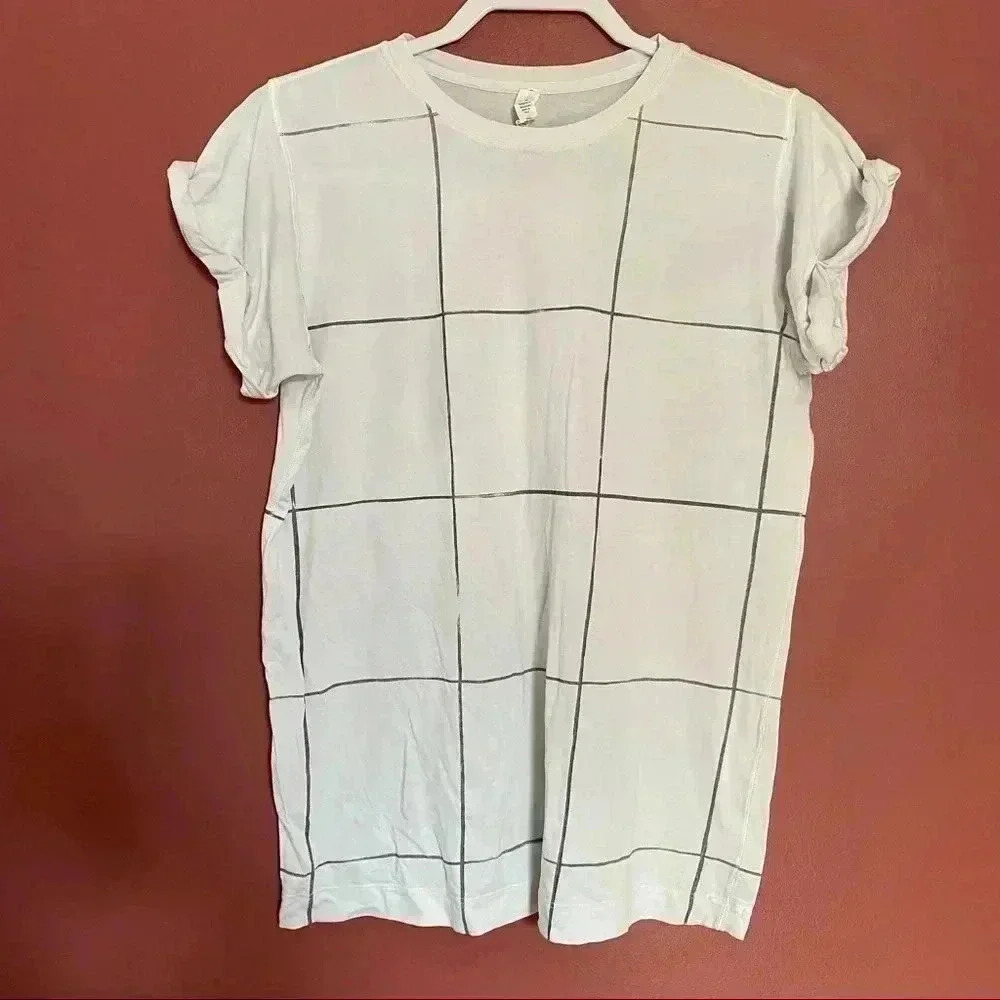Lululemon White & Black Top